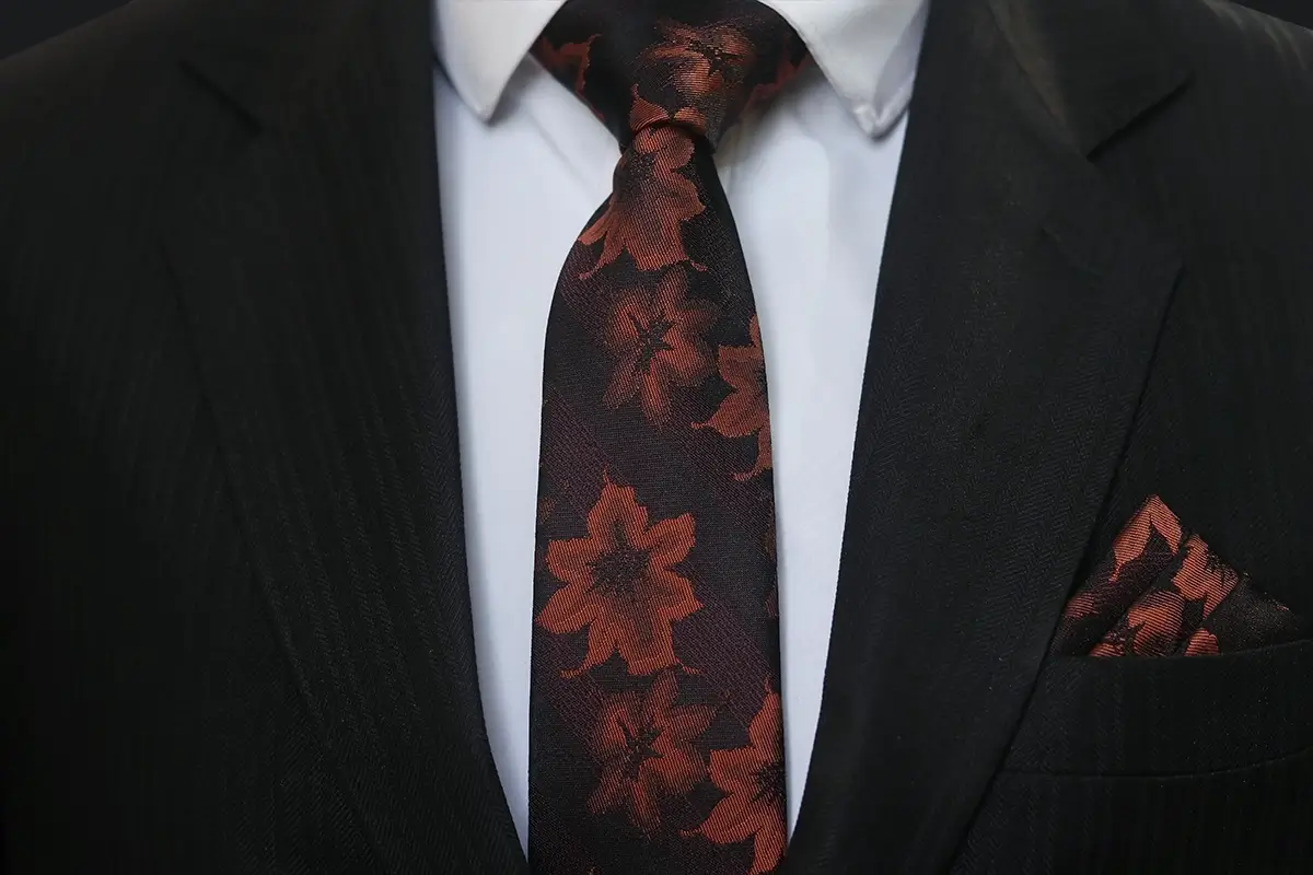 کراوات نارنجی قهوه ای طرح دار با دستمال جیبی